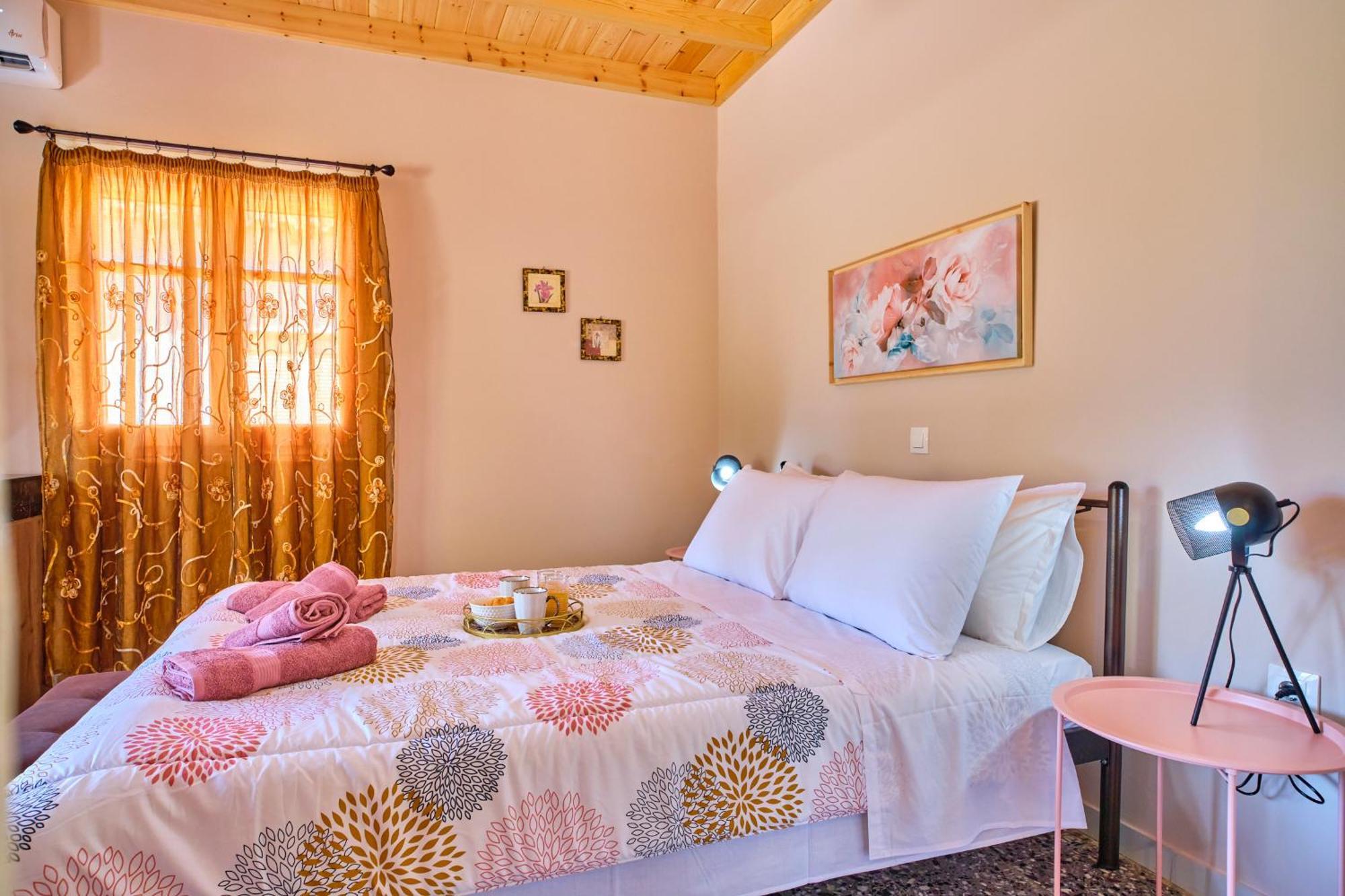 The Owl's House * Velonades (Corfu)